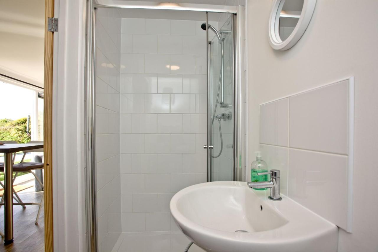 Bushwood-Beautifully Fitted Wooden Lodge Helston Cornwall 外观 照片