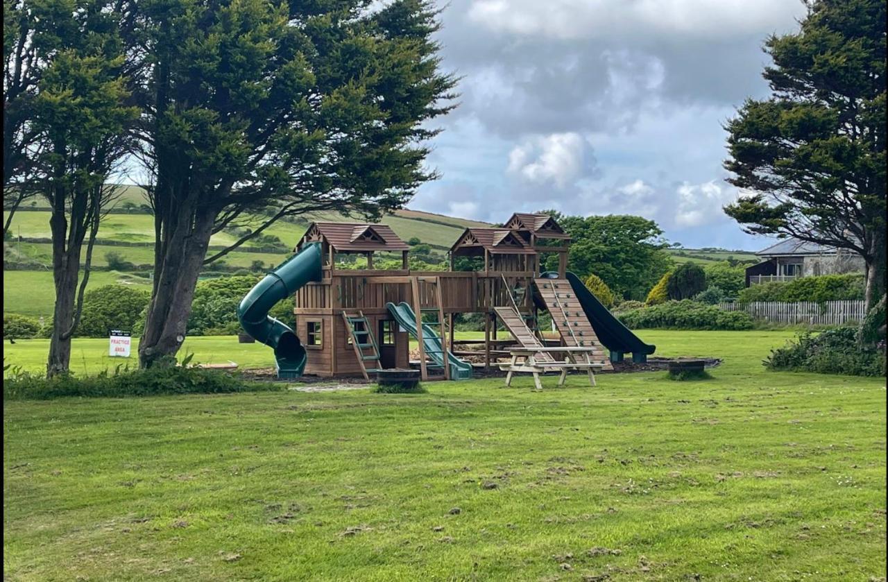 Bushwood-Beautifully Fitted Wooden Lodge Helston Cornwall 外观 照片